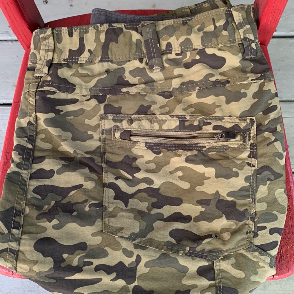 NordicTrack mens Green camoprint Shorts